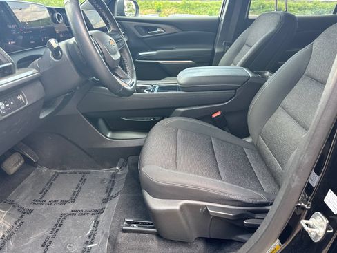 Used 2024 Chevrolet Traverse LS FWD image 9
