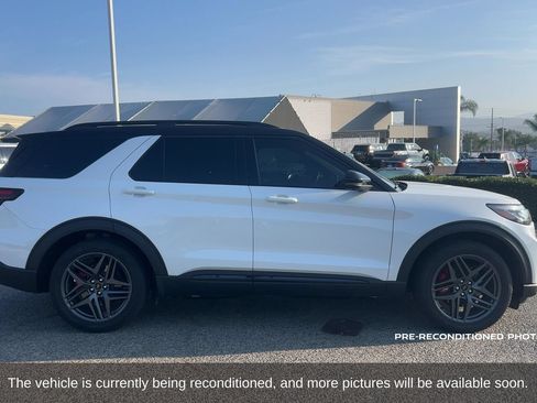 Used 2025 Ford Explorer ST RWD image 4
