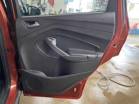 Used 2019 Ford Escape SE image 21