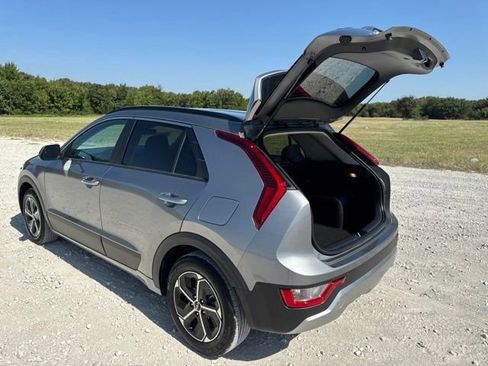 Used 2025 Kia Niro LX FWD image 3