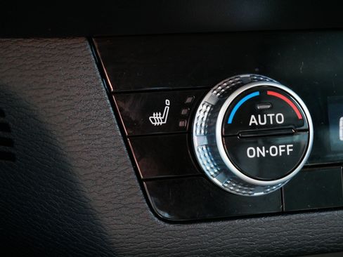 Used 2025 Mitsubishi Outlander SE AWD/4WD image 26