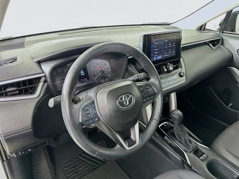 Used 2025 Toyota Corolla Cross LE FWD image 10