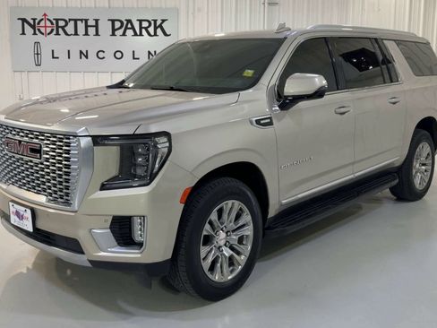 Used 2023 GMC Yukon XL Denali AWD/4WD image 5