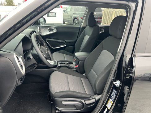 Used 2025 Kia Soul LX w/ LX Technology Package image 34