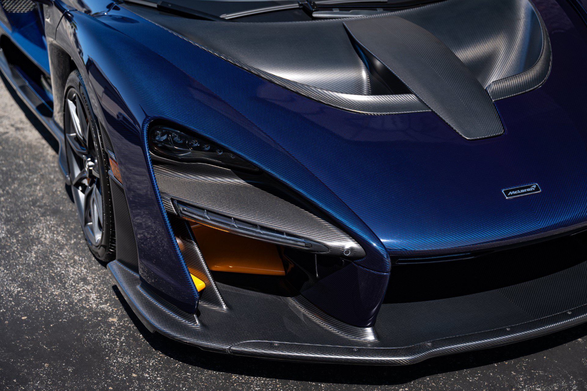 Used 2019 McLaren Senna RWD image 15
