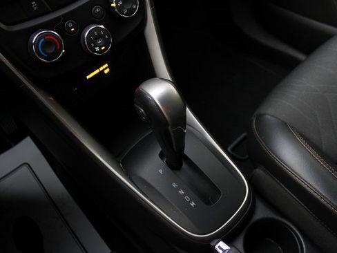 Used 2021 Chevrolet Trax LT image 24