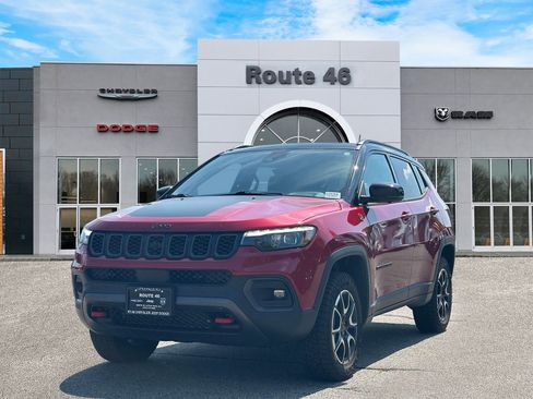 Used 2025 Jeep Compass Trailhawk w/ Trailhawk Elite Group AWD/4WD image 2