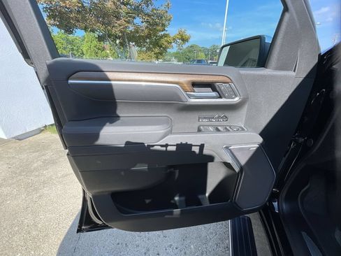 Certified 2025 Chevrolet Silverado 1500 High Country AWD/4WD image 23