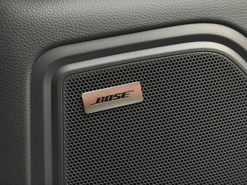 Certified 2025 Porsche Macan AWD/4WD image 27