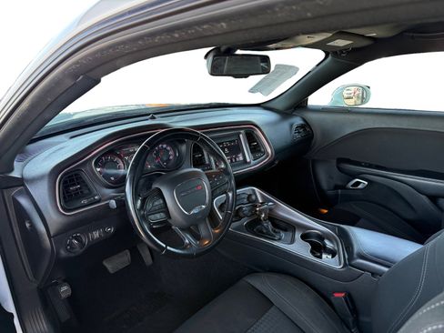 Used 2020 Dodge Challenger SXT RWD image 9