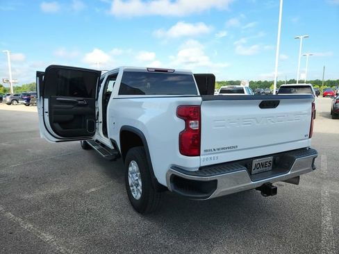 Used 2024 Chevrolet Silverado 2500 LT AWD/4WD image 16