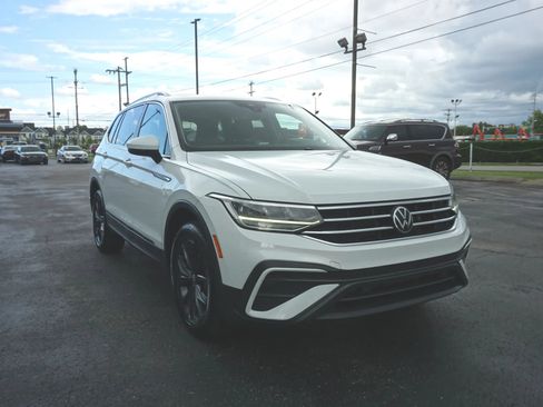 Used 2022 Volkswagen Tiguan SE FWD image 3
