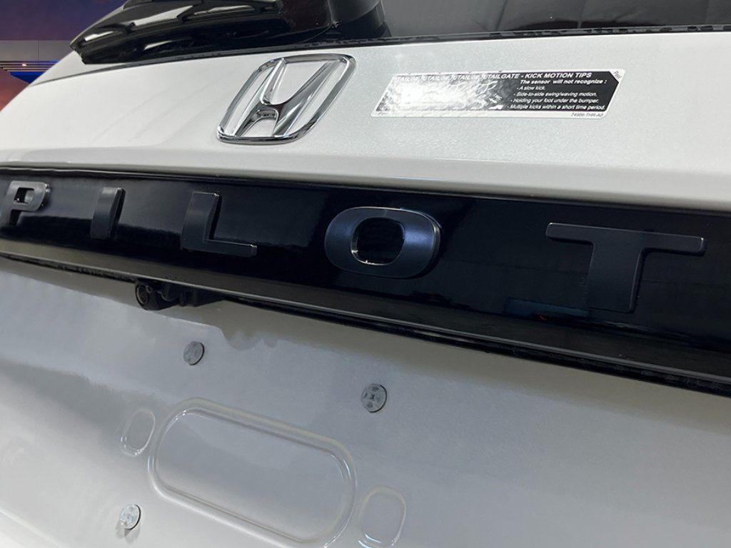 Used 2025 Honda Pilot Touring image 6