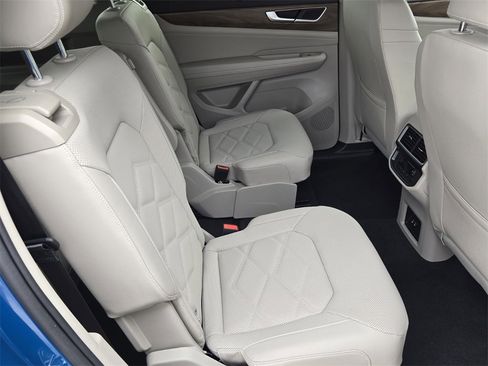 Certified 2025 Volkswagen Atlas SE image 17