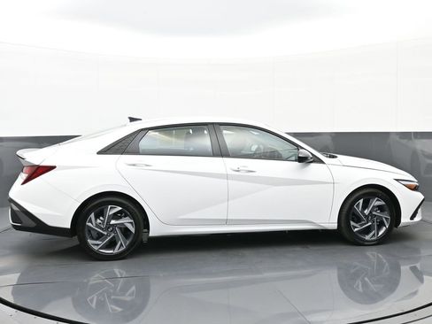 Certified 2025 Hyundai Elantra Sport FWD image 3