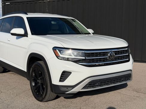 Used 2023 Volkswagen Atlas SE w/ Black Wheel Package AWD/4WD image 3