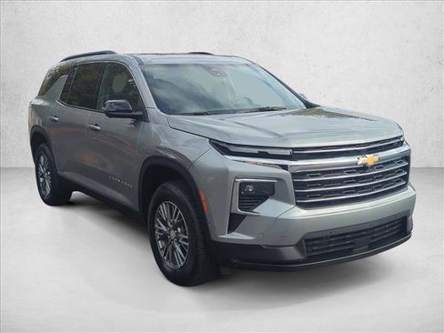 Used 2024 Chevrolet Traverse LT w/ Enhanced Driving Package image 3