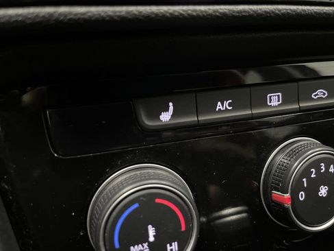 Used 2023 Volkswagen Taos SE w/ Black Wheel Package image 7