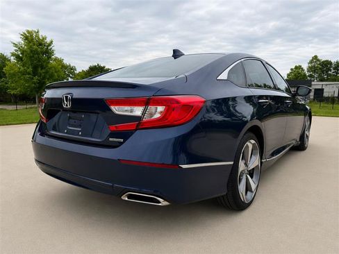 Used 2018 Honda Accord Touring image 7