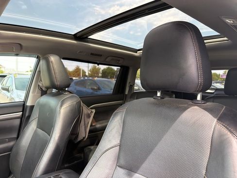 Used 2019 Toyota Highlander Limited Platinum AWD/4WD image 4