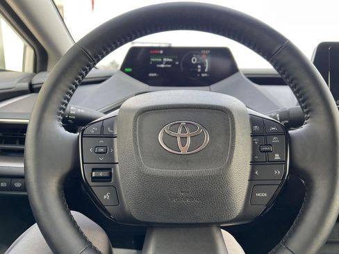 Used 2025 Toyota Prius XLE image 18