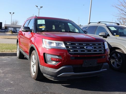 Used 2017 Ford Explorer XLT w/ Equipment Group 202A image 10