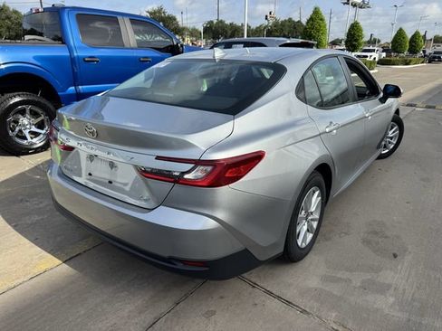 Used 2025 Toyota Camry LE FWD image 5