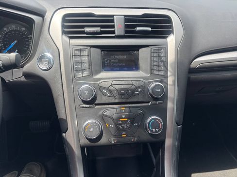Used 2017 Ford Fusion SE FWD image 20
