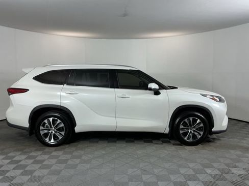 Used 2020 Toyota Highlander XLE AWD/4WD image 4