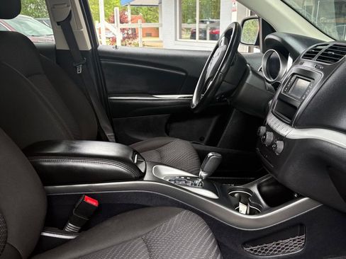 Used 2020 Dodge Journey SE w/ SE Popular Equipment Group FWD image 14