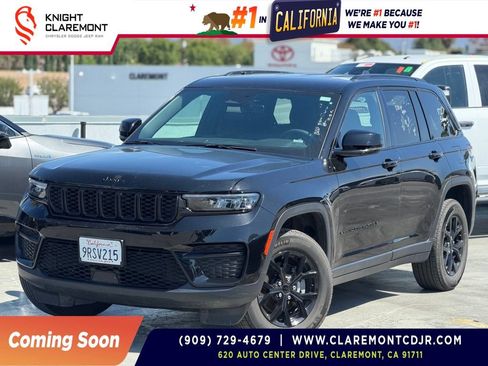 Used 2025 Jeep Grand Cherokee Altitude AWD/4WD image 1
