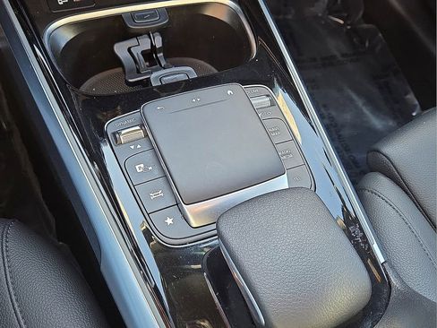 Used 2022 Mercedes-Benz GLB 250 w/ Premium Package Lite image 30