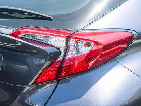 Used 2021 Toyota C-HR XLE FWD image 15