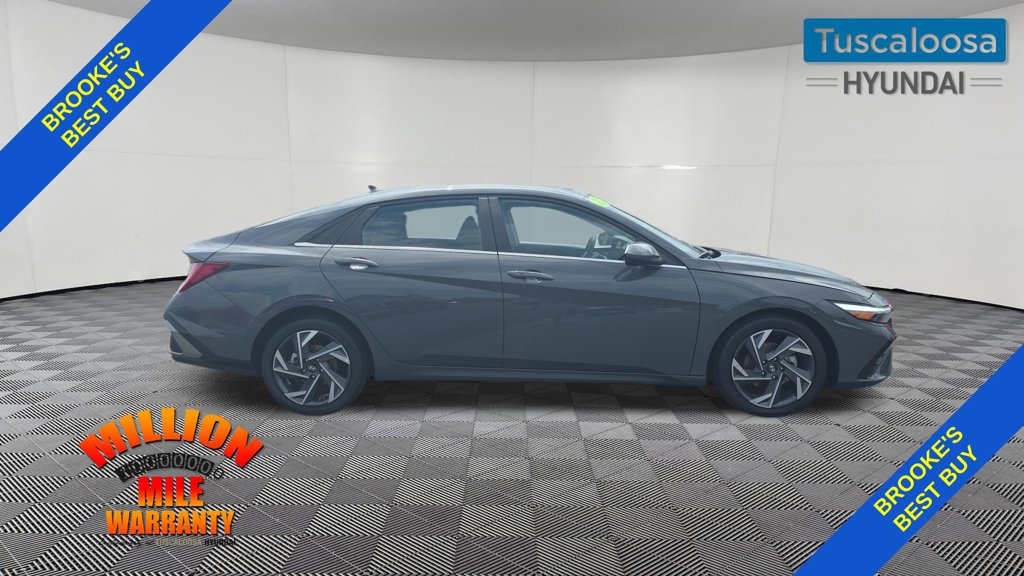 Used 2025 Hyundai Elantra SEL FWD image 9