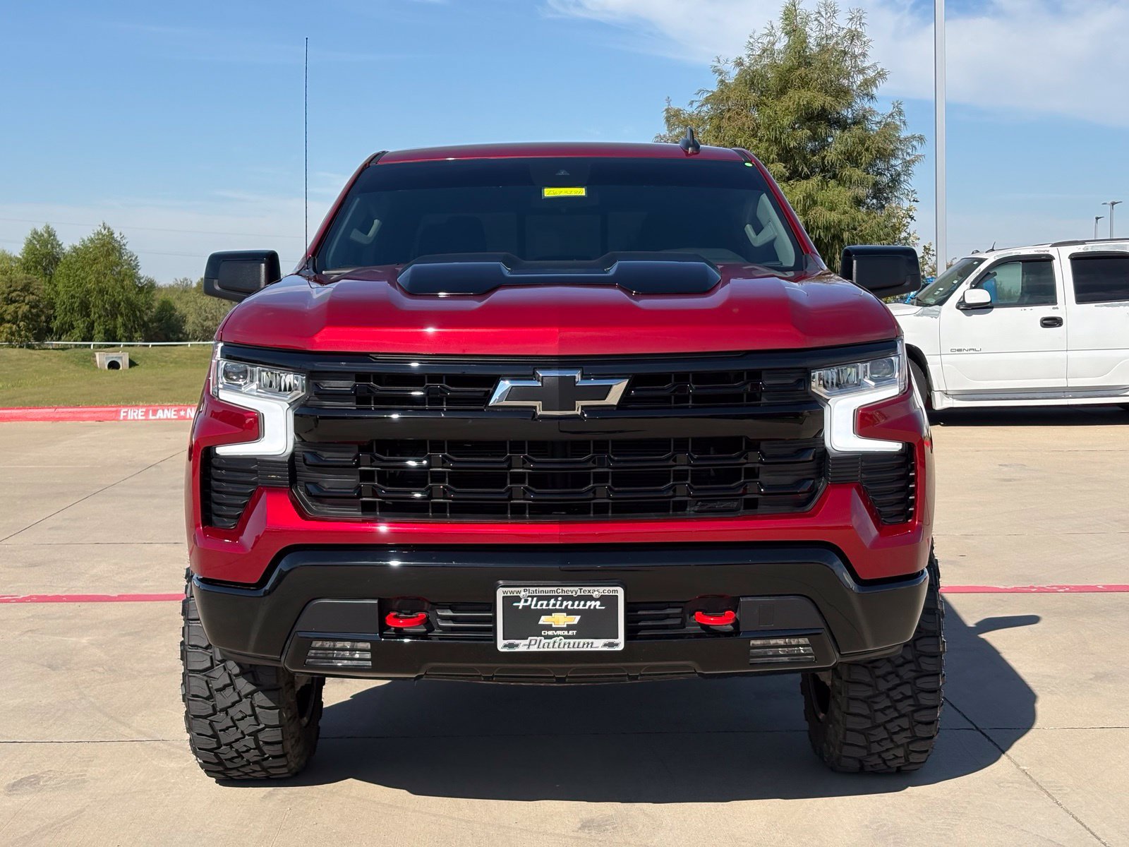 Used 2025 Chevrolet Silverado 1500 LT Trail Boss w/ Convenience Package II AWD/4WD image 2