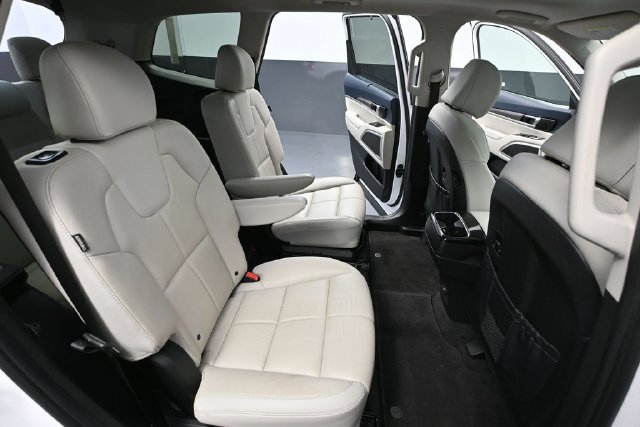 Used 2024 Kia Telluride EX w/ EX Captain's Chair Package AWD/4WD image 40