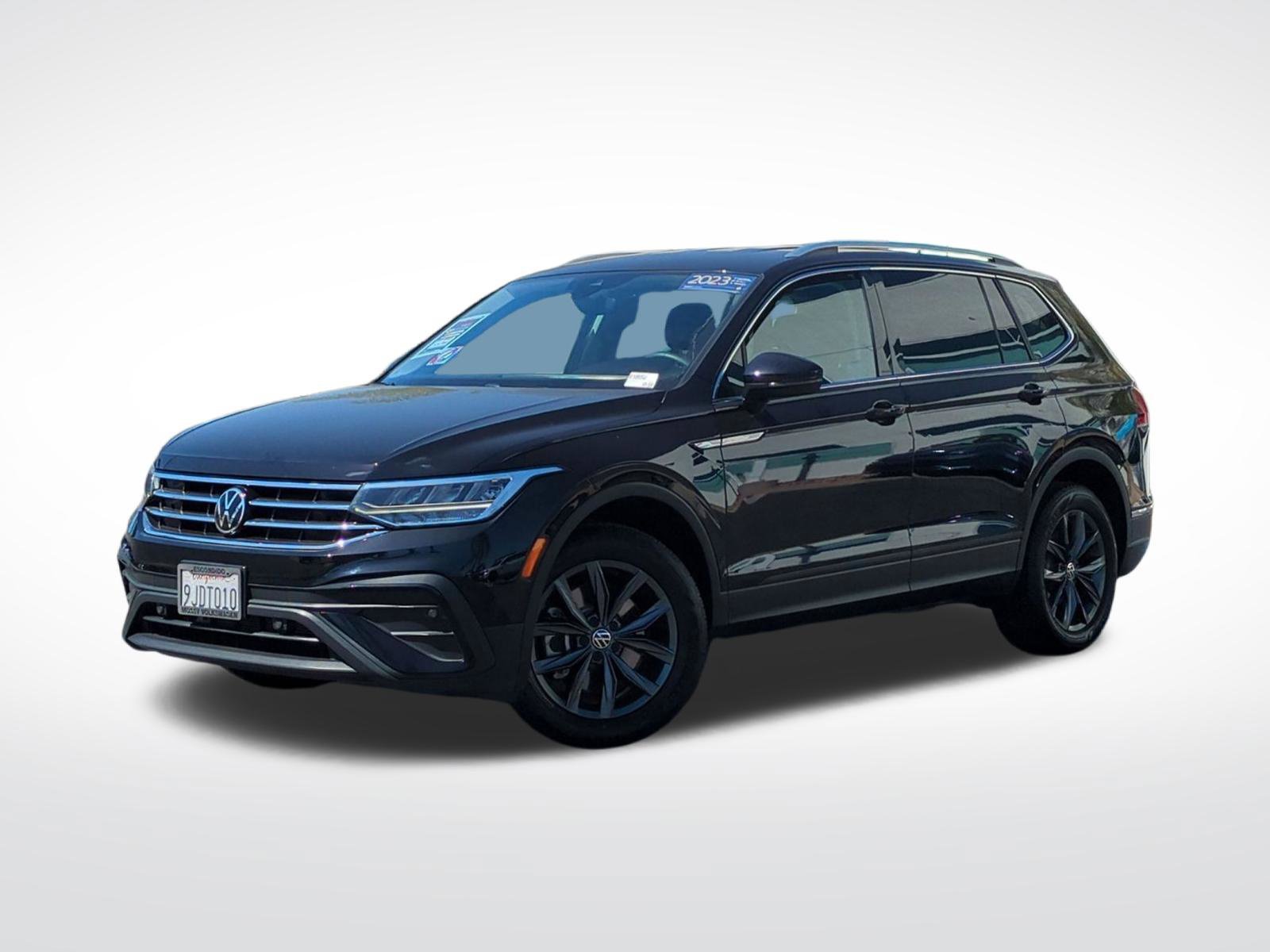 Used 2023 Volkswagen Tiguan SE FWD image 1