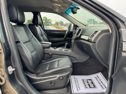 Used 2011 Jeep Grand Cherokee Laredo AWD/4WD image 19