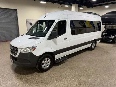 Used 2019 Mercedes-Benz Sprinter 2500 image 4