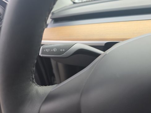 Used 2024 Tesla Model Y Long Range AWD/4WD image 21