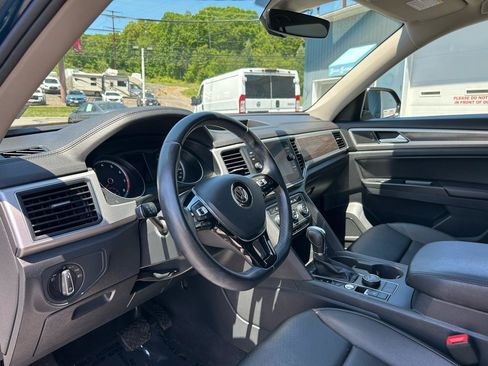 Used 2019 Volkswagen Atlas SE w/ Towing Package AWD/4WD image 14