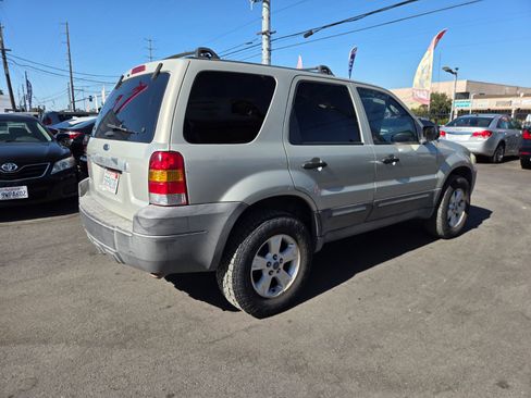 Used 2005 Ford Escape XLT AWD/4WD image 4