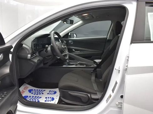 Used 2024 Hyundai Elantra SEL FWD image 14