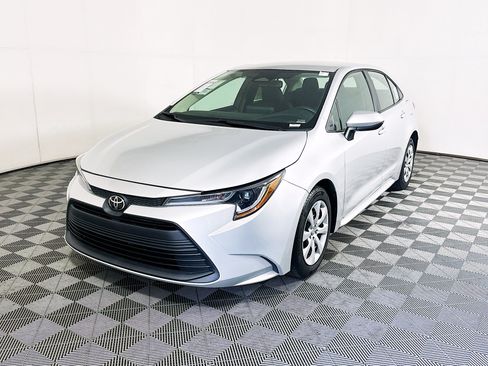 Used 2024 Toyota Corolla LE FWD image 7