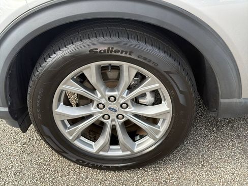 Used 2022 Ford Explorer Limited w/ Equipment Group 301A RWD image 11