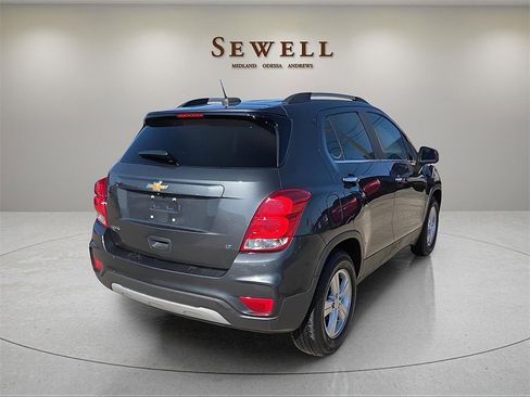 Used 2018 Chevrolet Trax LT w/ LT Convenience Package image 4