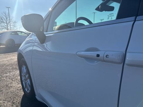 Used 2023 Chrysler Pacifica Touring-L image 10