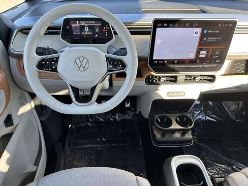 Used 2025 Volkswagen ID. Buzz 1st Edition image 9