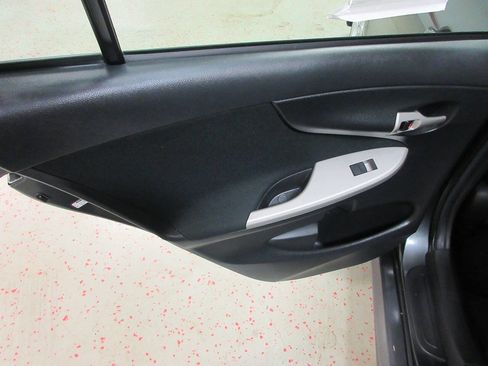 Used 2013 Toyota Corolla S Special Edition image 27