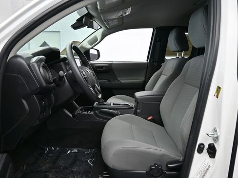 Used 2022 Toyota Tacoma SR image 11